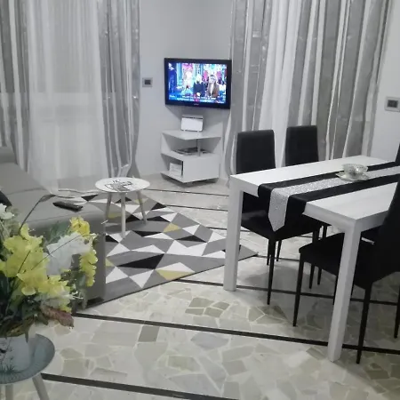 Ylli House 公寓