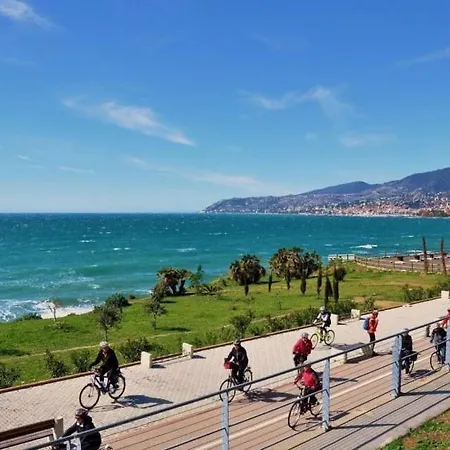 Ylli House サンレモ